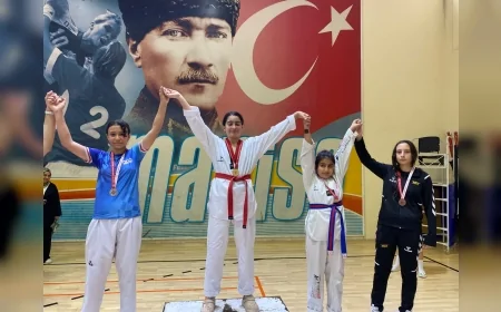 Şehzadeler Belediyespor’un Minik Tekvandocuları İlk Resmi Müsabakalarında İki Madalya Kazandı