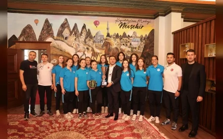 Nevşehir Belediyesi Kadın Sutopu Takımının Türkiye Üçüncülüğü Sonrası Nevşehir Belediye Başkanı Rasim Arı’ya Ziyaret Gerçekleştirildi