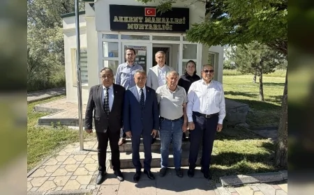 Çorum Belediyesi AK Parti Belediye Meclis üyeleri, mahalle muhtarlarıyla gerçekleştirdikleri ziyaret