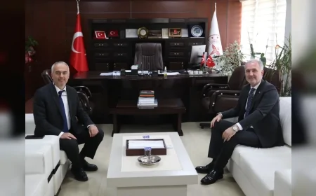 İnegöl Belediye Başkanı Alper Taban Bursa İl Sağlık Müdürü Uzm. Dr. Mustafa Çetin ile ilçenin sağlık yatırımlarını ve kapasite artırımı projelerini değerlendirdi