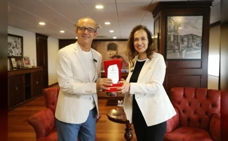Karşıyaka Belediye Başkanı Yıldız Ünsal: “Kardeş Kadrajlar kentlerimizi sanatın evrensel diliyle birleştirdi”