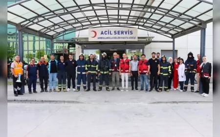Yalova Eğitim ve Araştırma Hastanesi’ndeki afet tatbikatında Yalova İtfaiyesi hızlı müdahalesiyle tam not aldı