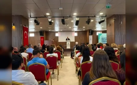 İzmir Büyükşehir Belediyesi Evde Bakım Modelini Çalıştayda Değerlendirdi, Hizmetlerin Güçlendirilmesi Vurgulandı