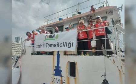 İzmir Körfezi’nde Dünya Çevre Günü’nde TEMA Gönüllülerinden Temizlik Çalışmalarına Destek