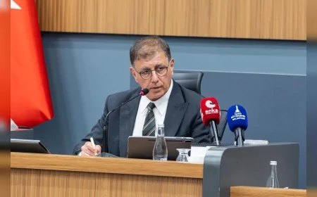 İzmir Büyükşehir Belediyesinin çevreci ulaşım projesi Bisicab’in ücret tarifesi mecliste oy birliğiyle kabul edildi