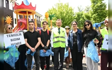 Altındağ Belediye Başkanı Dr. Veysel Tiryaki Aydınlıkevler’de vatandaşlarla birlikte temizlik seferberliğine katıldı