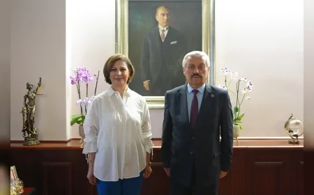 Eskişehir Büyükşehir Belediye Başkanı Ayşe Ünlüce, Esnaf ve Sanatkârlar Odaları Birliği’nin Yeni Yönetimini Ağırladı