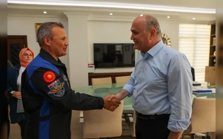 Türkiye’nin İlk Astronotu Alper Gezeravcı, Düzce Belediye Başkanı Dr. Faruk Özlü’yü Ziyaret Etti