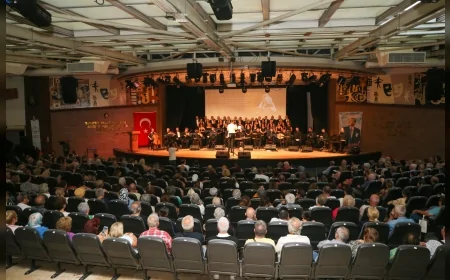 Karşıyaka Belediye Başkanı Yıldız Ünsal: “Yazın Coşkusunu Türk Sanat Müziğiyle Birlikte Paylaşıyoruz”