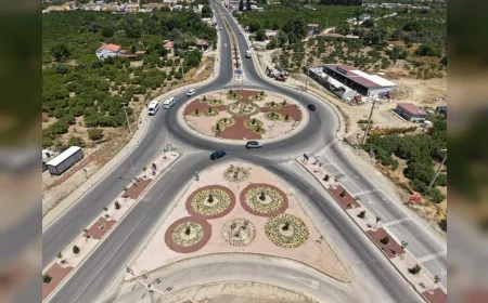 İzmir Büyükşehir Belediyesi Seferihisar’daki Karakoç ve Akarca Kavşaklarını Yenileyerek Turizm Rotasına Estetik Dokunuş Kazandırdı