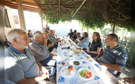 Karşıyaka Belediye Başkanı Yıldız Ünsal Sancaklı’da Vatandaşlarla Buluştu: “İyi Ki Varsınız”