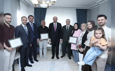 AK PARTİ GENEL BAŞKAN YARDIMCISI AHMET BÜYÜKGÜMÜŞ KOORDİNASYONUNDA 11,5 MİLYON ÜYEYE ERDOĞAN İMZALI TEŞEKKÜR BELGESİ ULAŞTIRILIYOR