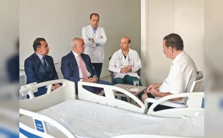 Kültür ve Turizm Bakanı Mehmet Nuri Ersoy, İbrahim Tatlıses’i Hastanede Ziyaret Ederek Acil Şifalar Diledi