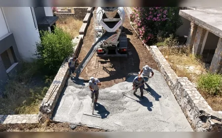Marmaris’te Yol ve Bisiklet Yolu Çalışmaları Hız Kazandı Beldibi’nde 5 Bin 600 Metrekarelik Beton Yol Yapılıyor