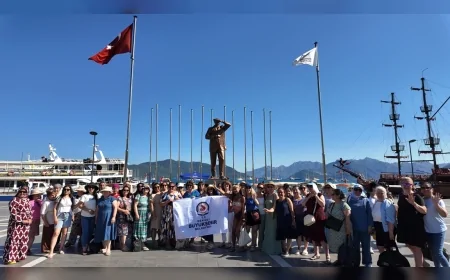 Denizli Büyükşehir Belediye Başkanı Bülent Nuri Çavuşoğlu’nun kadınlara yönelik yüzme projesi Marmaris’te deniz deneyimiyle sürüyor