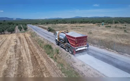 Manisa Büyükşehir Belediyesi Akhisar Mecidiye ve Yeniharmandalı yollarında yenileme çalışmalarını sürdürüyor