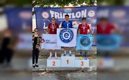 Ege Üniversitesi Öğrencisi Taha Eren Coşkun Triatlonda Türkiye Şampiyonu Olarak Altın Madalyaya Ulaştı