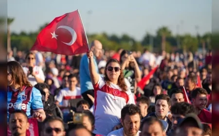 Maltepe Sahili’nde Dünya Kupası Heyecanı Binleri Dev Ekran Önünde Buluşturdu