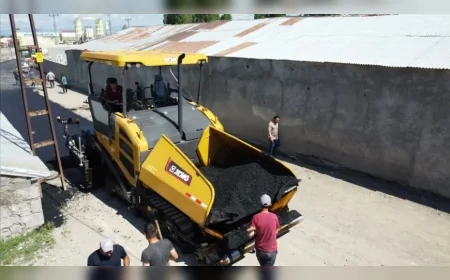 Ağrı Belediyesi 2026 Yılının İlk Sıcak Asfalt Serimine 100. Yıl Mahallesi’nde Başladı
