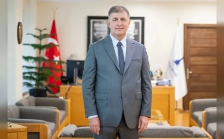 İzmir Büyükşehir Belediye Başkanı Dr. Cemil Tugay: “Cumhuriyet Halk Partisi üyeliğimden istifa ediyorum”