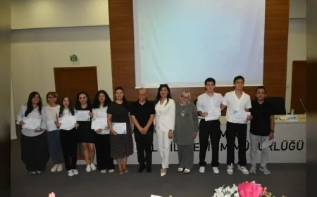 İzmir’de Anadolu Mektebi Yazar Okumaları İl Panellerinde Gençler Usta Kalemleri Anlattı