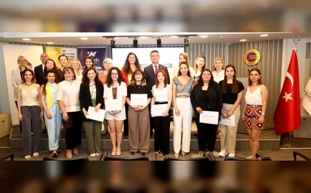 Kadınların Dijital Yetkinliklerini Güçlendiren Projede 65 Genç Kadın Sertifika Almaya Hak Kazandı