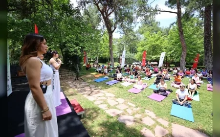 Denizli Büyükşehir Belediyesi Dünya Yoga Günü’nde Çamlık Kent Ormanı’nda yüzlerce kişiyi buluşturdu