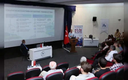Dokuz Eylül Üniversitesi Bilim Kafe Sohbetleri’nde alternatif enerji sektörünün geleceği ve kariyer fırsatları masaya yatırıldı