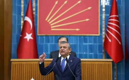 Cumhuriyet Halk Partisi Lideri Özgür Özel: “Kemal Bey’i bugün tarihi bir karar almaya davet ediyorum”