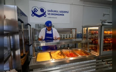 İzmir Büyükşehir Belediyesi Konak Levent’te yedinci Kent Lokantası’nı açtı, dört çeşit yemek 25 liradan sunuluyor