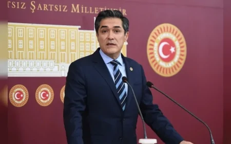 İYİ Parti Sözcüsü Buğra Kavuncu: “Polatlı’dan top sesleri gelirken Meclis çalışıyordu, NATO Zirvesi’nde niye kapalı?”