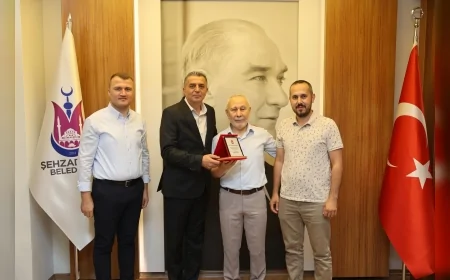 Şehzadeler Belediye Başkanı Hakan Şimşek: “42 Yıllık Hizmet Hayatı Boyunca Büyük Bir Emek Ortaya Koydu”
