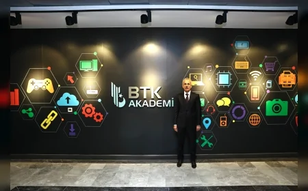 ULAŞTIRMA VE ALTYAPI BAKANI ABDULKADİR URALOĞLU: “BTK AKADEMİ İLE 21 İLDE GELECEĞİN TEKNOLOJİLERİNE YÖNELİK 25 FARKLI EĞİTİM DÜZENLEYECEĞİZ”