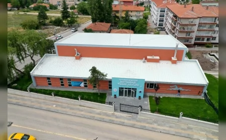 ALTINDAĞ BELEDİYE BAŞKANI DR. VEYSEL TİRYAKİ: “YAZ TATİLİNDE YÜZME ÖĞRENMEYEN ÇOCUĞUMUZ KALMASIN İSTİYORUZ”