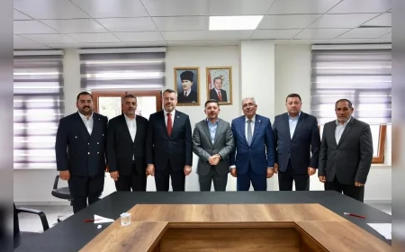 İKNEVDER Yönetimi Nevşehir Belediye Başkanı Rasim Arı’yı Ziyaret Etti, Kentin Geleceğine Yönelik Projeler Değerlendirildi