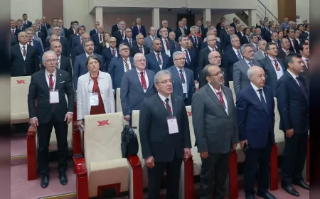YÖK Başkanı Prof. Dr. Erol Özvar yükseköğretimde geleceğin yol haritasını açıkladı, DEÜ Rektörü Prof. Dr. Bayram Yılmaz ÜAK Toplantısı'na katıldı