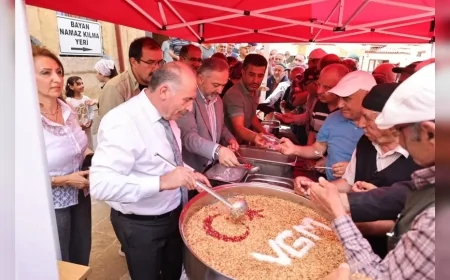 Çorum Valisi Ali Çalgan Muharrem Ayı Dolayısıyla Düzenlenen Aşure Programında Vatandaşlarla Buluştu