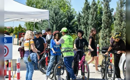 Ankara Büyükşehir Belediyesi ortaokul öğrencilerine uygulamalı güvenli bisiklet eğitimi veriyor