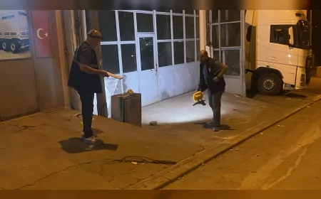 Çorum Sanayi Sitesi'nde Bıçaklı Kavga: 2 Kişi Yaralandı, Şüpheliler İçin Arama Başlatıldı