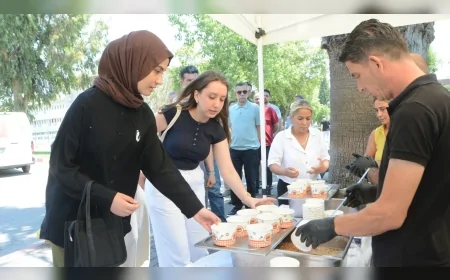Ege Üniversitesinde Muharrem Ayı Dolayısıyla Düzenlenen Aşure İkramı Öğrenci ve Personeli Buluşturdu!
