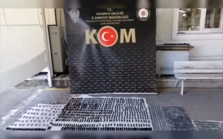 SAKARYA'DA SİLAH KAÇAKÇILIĞI OPERASYONUNDA 847 SİLAH ÜRETİMİNE YETECEK 2 BİN 366 PARÇA ELE GEÇİRİLDİ