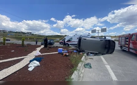 Çorum Yeni Osmancık Kavşağı'nda Otomobil ile Hafif Ticari Araç Çarpıştı Takla Attı 2’si Ağır 5 Yaralı