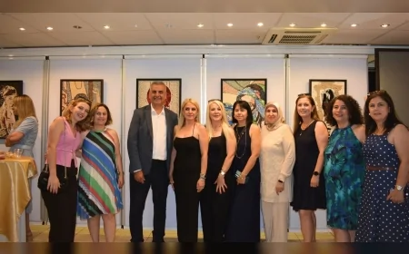 EGE ÜNİVERSİTESİ ETNOGRAFYA MÜZESİNDE ZEYTİNDALI SANAT EVİ ÖĞRENCİLERİNDEN EL EMEĞİ KARMA SERGİ SANATSEVERLERLE BULUŞTU
