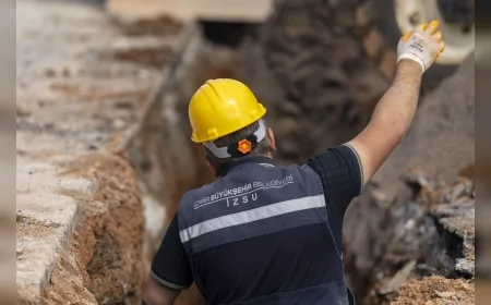 İzmir Büyükşehir Belediyesi 12 ilçede 525 milyon liralık yatırımla su altyapısını yeniliyor