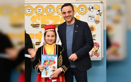 Başiskele Belediye Başkanı M. Yasin Özlü Öğrencilerin Karne Sevincine Ortak Oldu