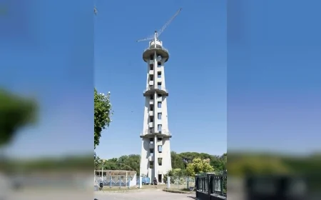 İZMİR'İN SİMGESİ PARAŞÜT KULESİ YENİDEN AYAĞA KALKIYOR
