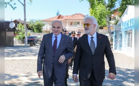 TAMER KARADAĞLI: "KONURALP ANTİK TİYATROSU GERÇEK BİR HAZİNE"