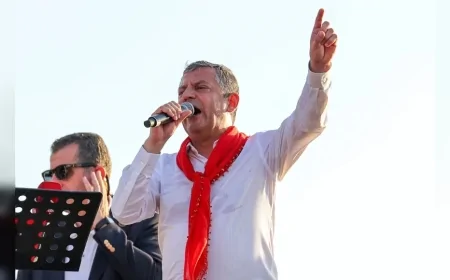CHP LİDERİ ÖZGÜR ÖZEL: “MİLLET İKTİDARI DEĞİŞTİRMEK İÇİN YOLA ÇIKMIŞ, ÖNÜMÜZDEN ÇEKİLİN, ÖNÜNDE DURAN MİLLET TARAFINDAN EZİLİR”