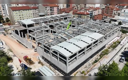 Eskişehir’de Kurtuluş Kapalı Pazar Yeri Projesinde Çatı ve Elektrik Tesisatı Çalışmaları Başladı