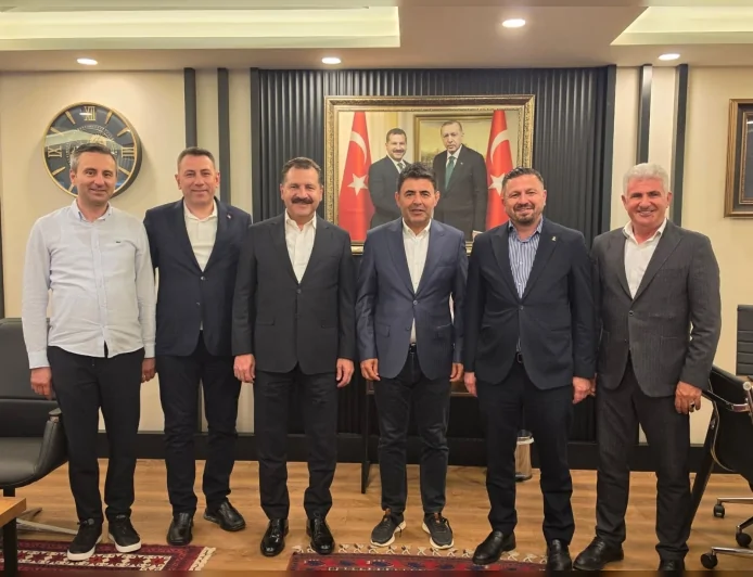ULAŞTIRMA VE ALTYAPI BAKAN YARDIMCISI OSMAN BOYRAZ BALIKESİR’DE TEŞKİLAT, ESNAF VE VEFA ZİYARETLERİ GERÇEKLEŞTİRDİ
